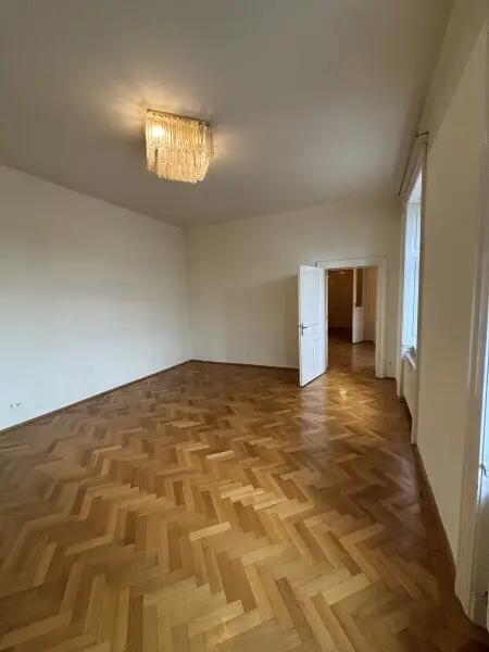 Charmante 2-Zimmer-Wohnung in repräsentativem Altbau – Ruhelage im Zentrum von Wiener Neustadt