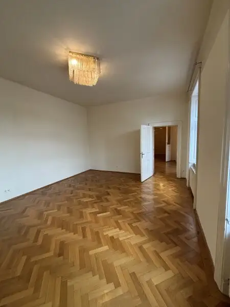 Charmante 2-Zimmer-Wohnung in repräsentativem Altbau – Ruhelage im Zentrum von Wiener Neustadt