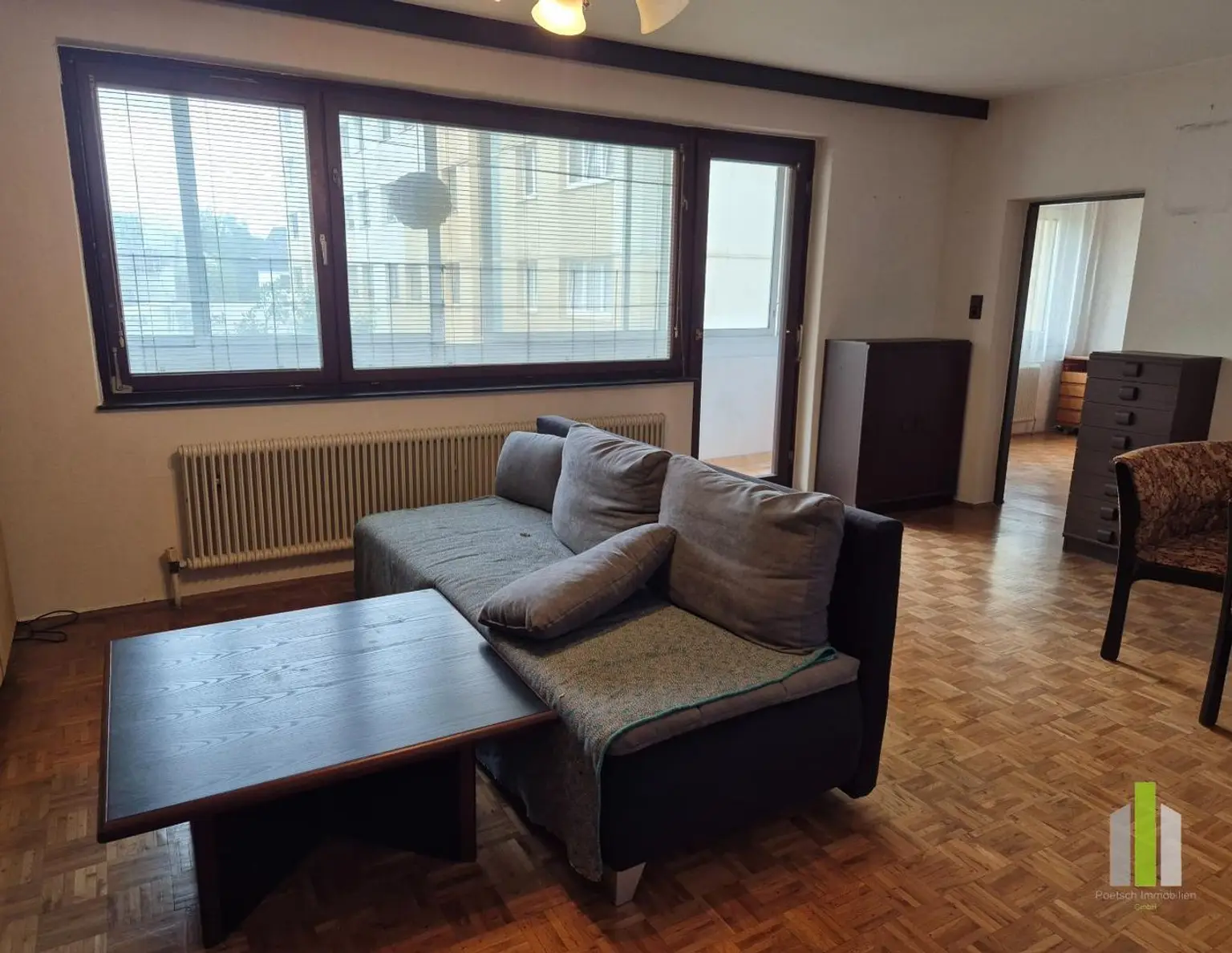 Renovierungsbedürftige 4 Zimmer Wohnung mit Loggia