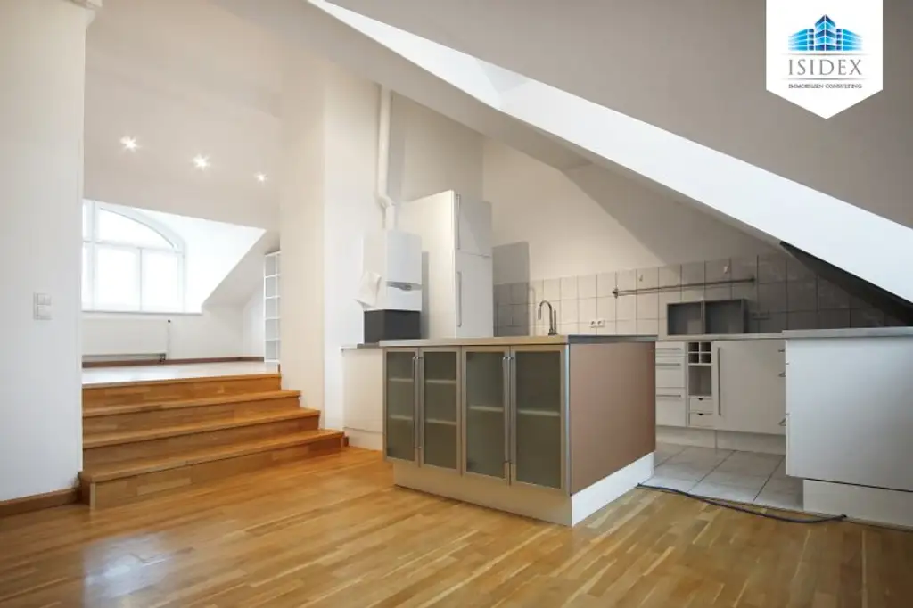 **NEU** Top ausgestattete 3-Zimmer DG-Maisonetten-Wohnung mit großzügiger TERRASSE und SAUNA! Perfekte Lage!!