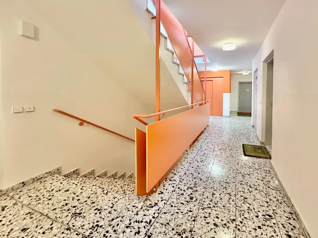 Loggia mit Fernblick, gute Infrastruktur & Zustand