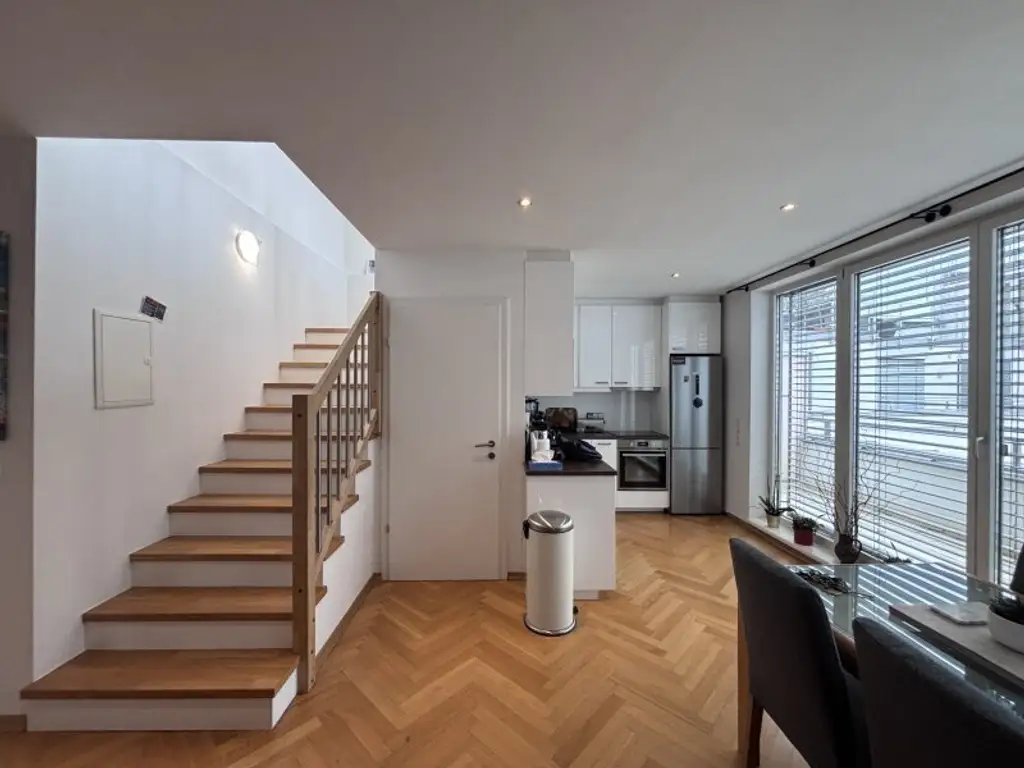 Dachterrassenwohnung ohne Dachschrägen – Erstklassige Lage nahe Börse und Rudolfsplatz