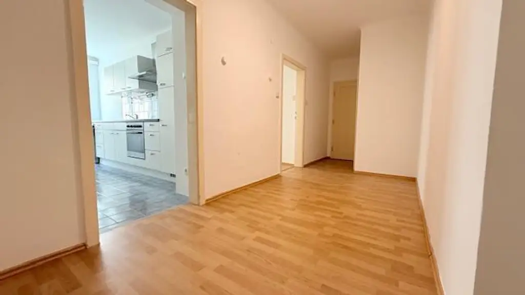 Top Lage an Grenze zum 1. Bezirk. 2 -Zimmer Neubauwohnung mit Stellplatz im Innenhof!