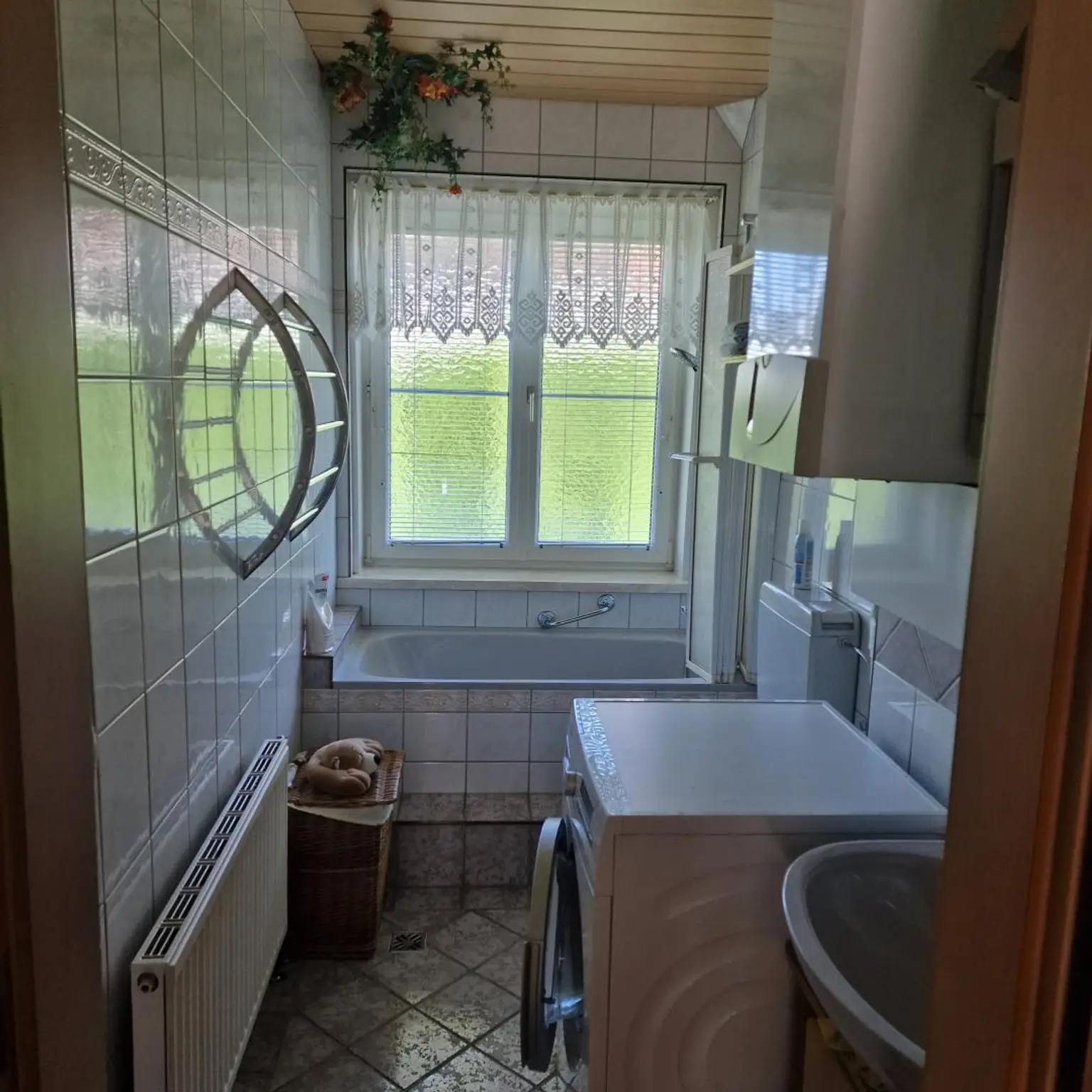 Gut aufgeteilte 3-Zimmer-Wohnung mit Terrasse und eigener Grünfläche