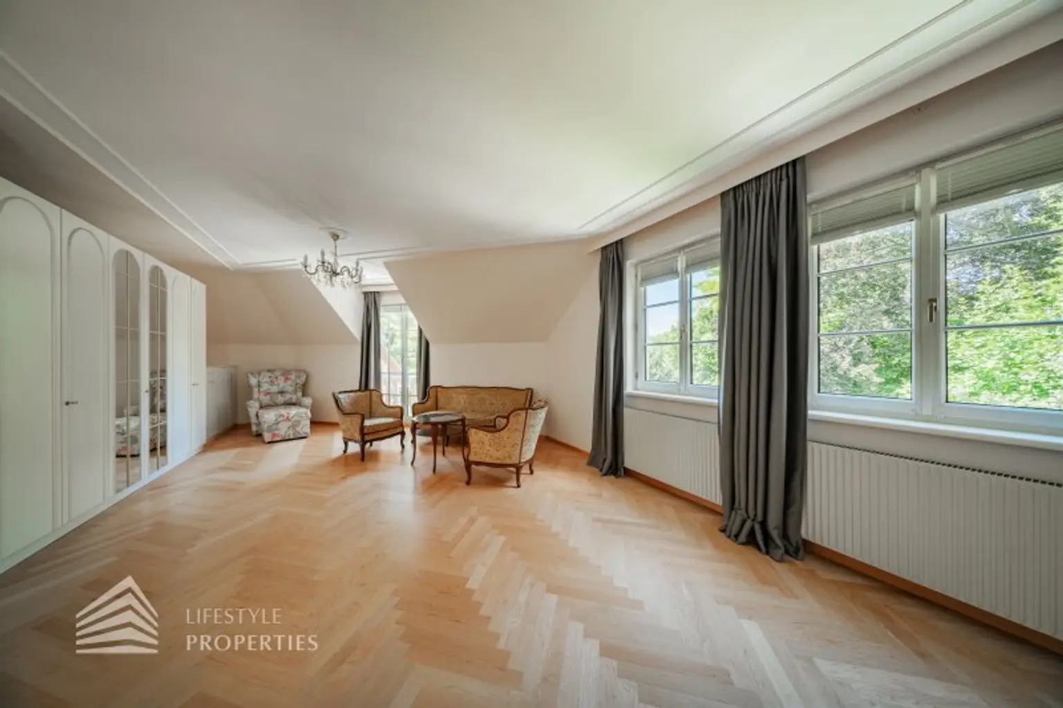 Beeindruckende Villa mit gepflegten Garten und Pool