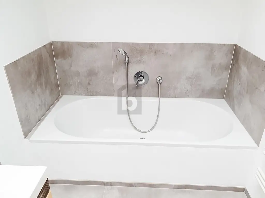 TRAUMHAFTES PENTHOUSE MIT EIGENEM ZUGANG