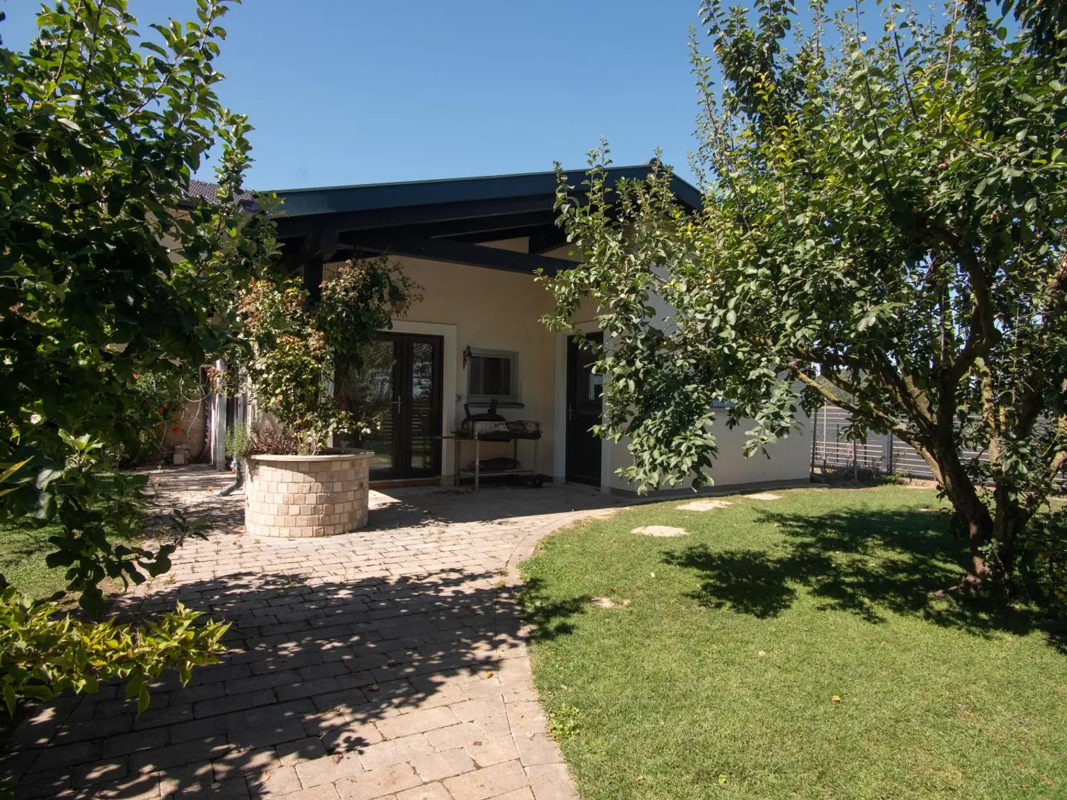 Exklusives Einfamilienhaus mit Ausblick und Wellnessbereich