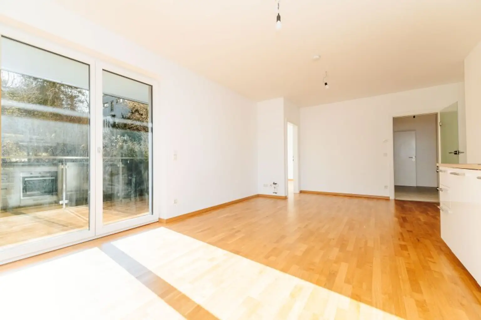 EXKLUSIVER NEUBAU I AM FUßE DES RUCKERLBERGS I SÜD-BALKON I TIEFGARAGE I DIREKT AM LEONHARDBACH I IDYLLISCH I SACKSTRAßE AB SOFORT I
