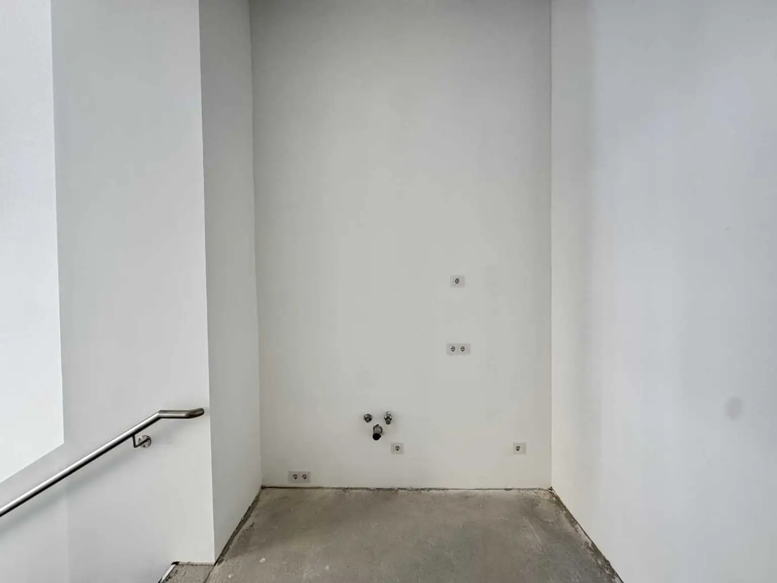 Moderne Geschäftsflächen im Edelrohbau zu mieten!