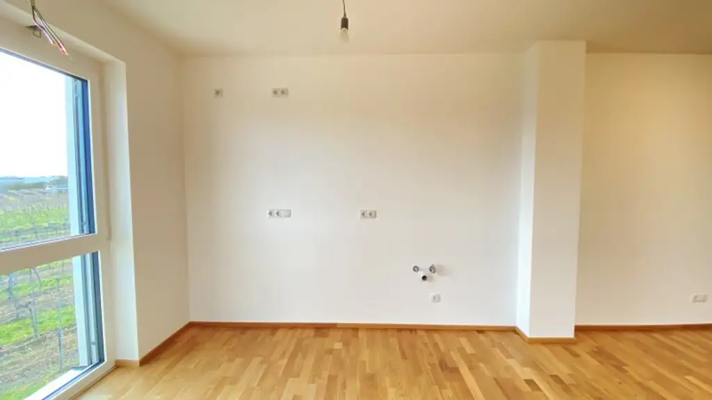 Neubau Erstbezug Schöne Drei Zimmer Wohnung mit Balkon und Süd-Ost Fernblick