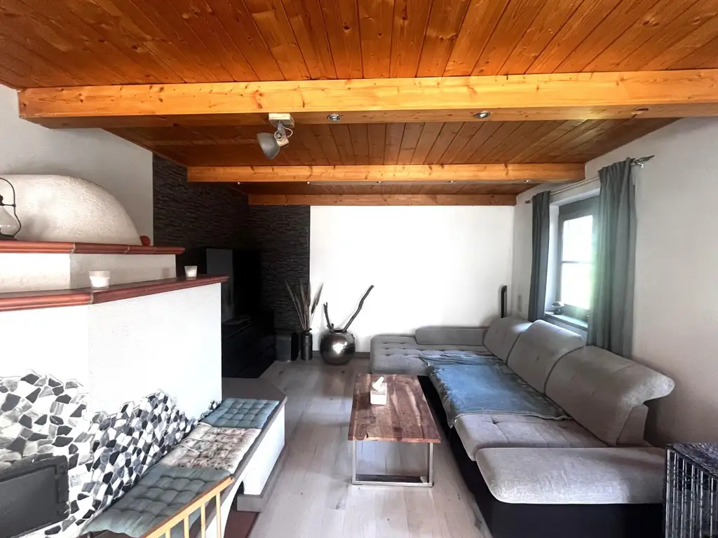 "Solides, Charmantes Haus mit Garten und Pool"