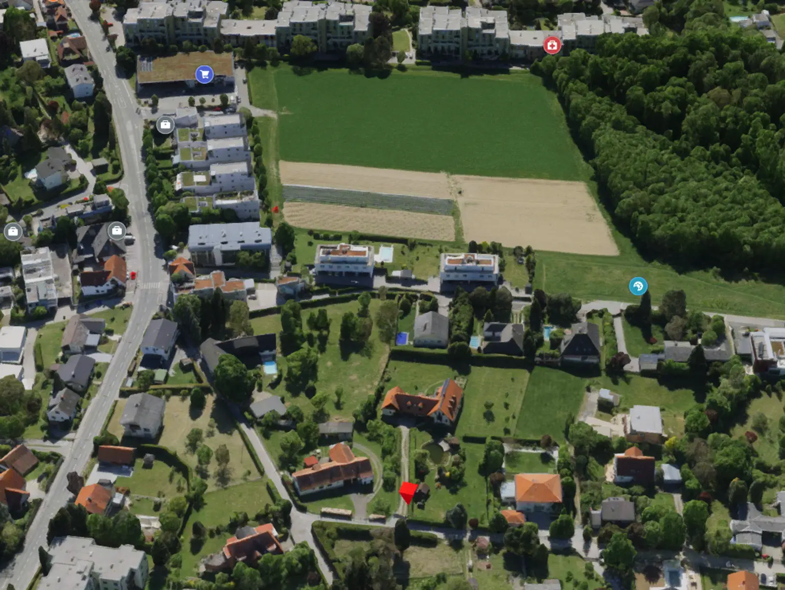 Traumlage mit Blick auf die Stadt