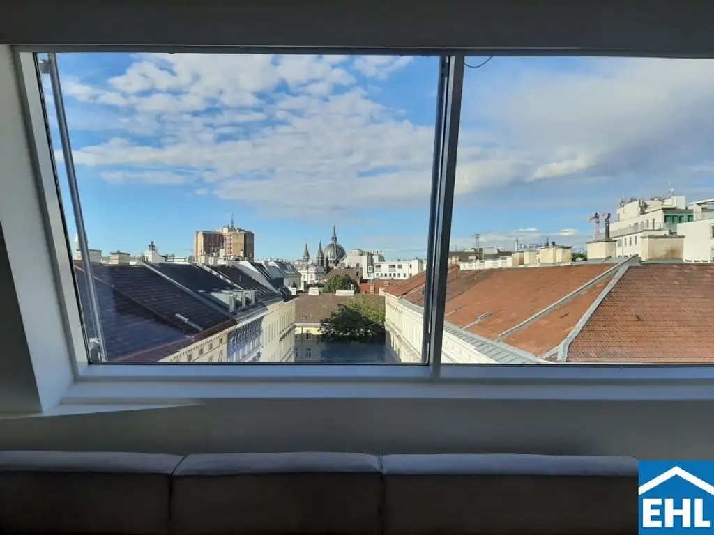 Designer Dachgeschoß-Wohnung mit großzügiger Terrasse auf einer Ebene