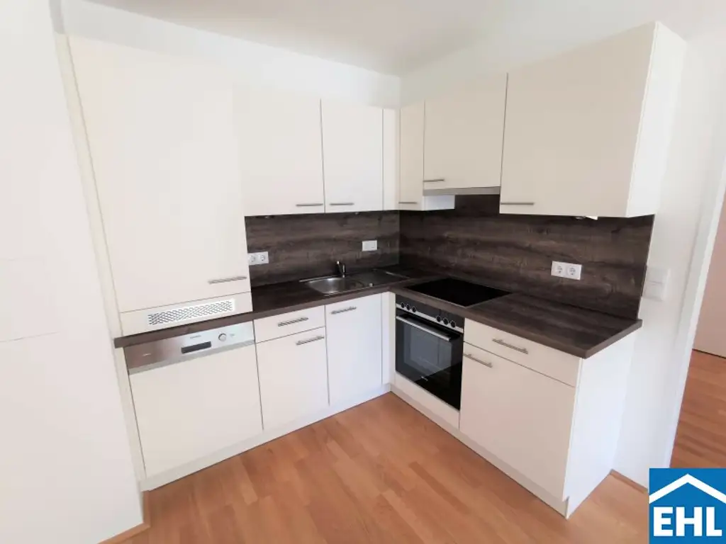 Schöne 2 Zimmer Wohnung mit Loggia in zentraler Lage