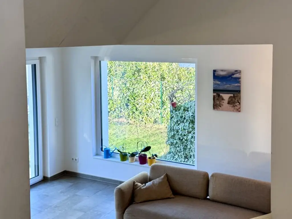 Modernes Familienhaus (2019) mit 6 Zimmern, Wohnkeller, Dachterrasse, Garten und 2 Stellplätzen