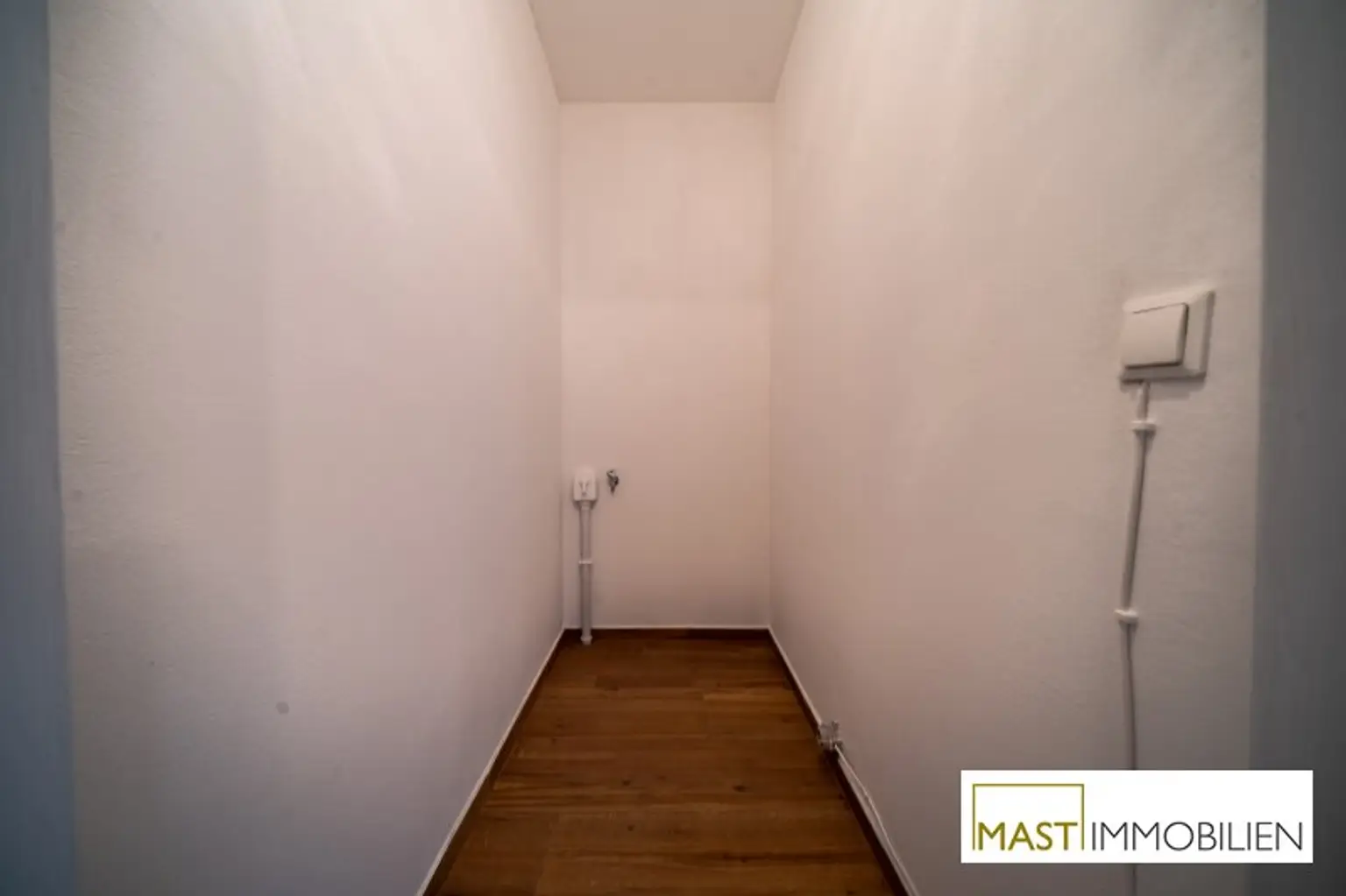 Zur Gänze sanierte 3 Zimmer-Wohnung mit großzügiger Loggia & Fernblick – Spitalgasse 1, Wiener Neustadt