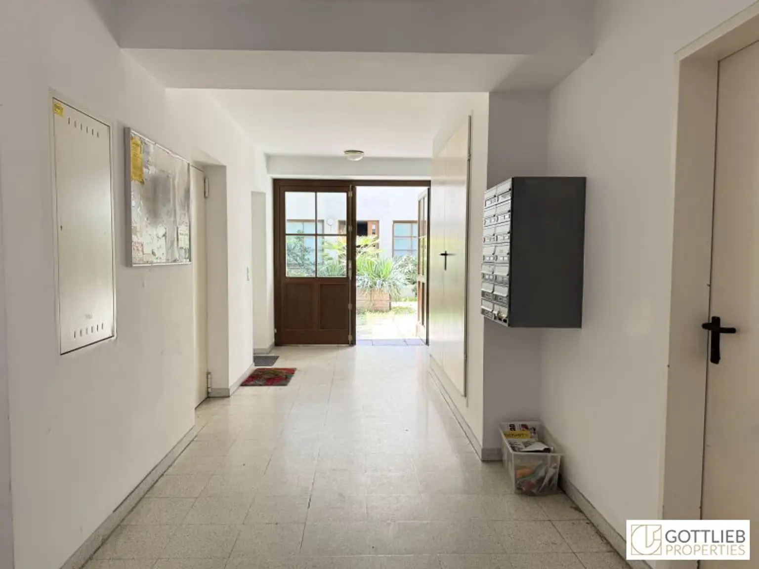 Bestlage beim Hamerlingplatz! Lichtdurchflutete 3-Zimmer-Altbau-Wohnung in saniertem Vorstadthaus inklusive zwei Garagenplätze