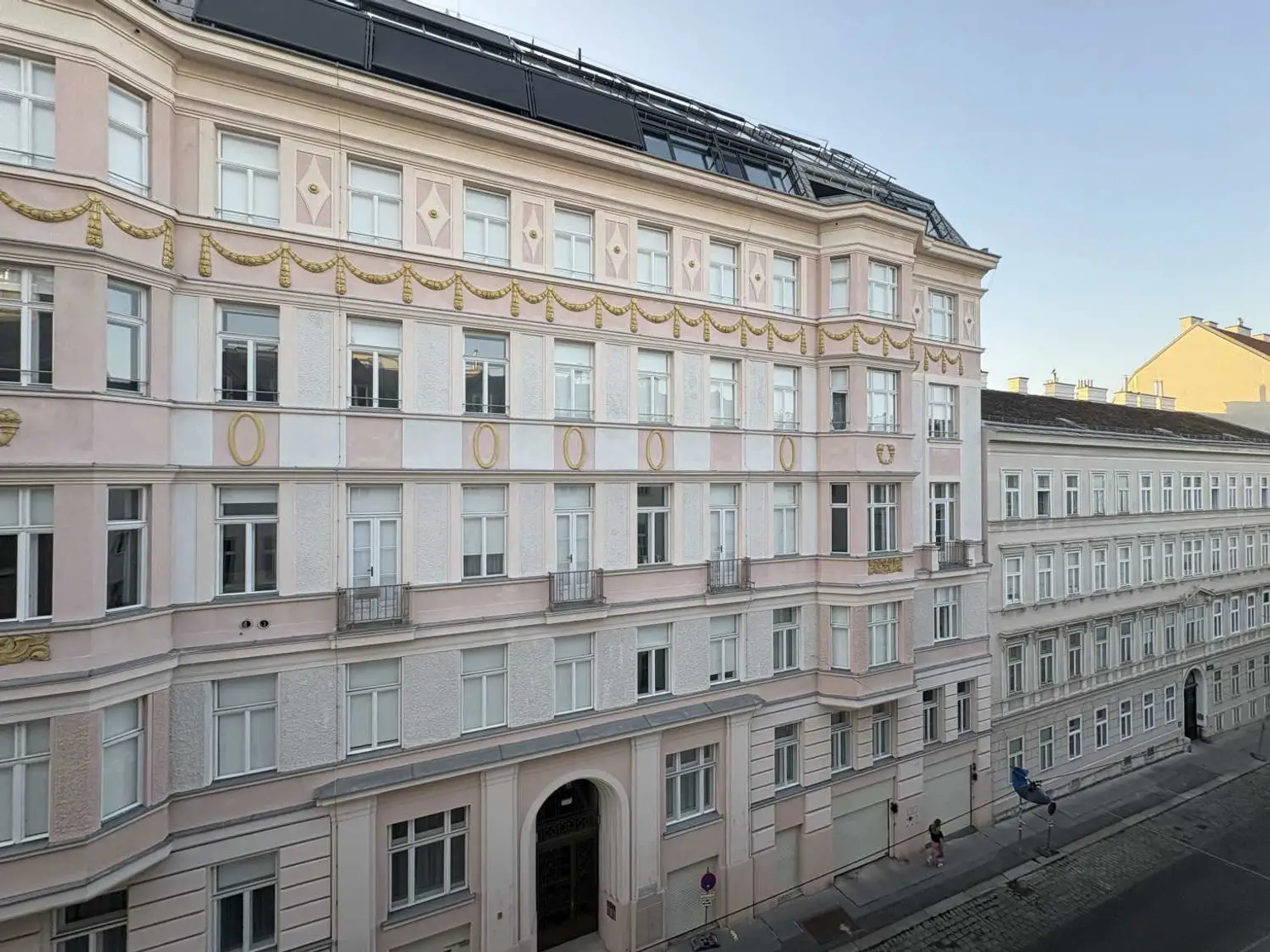 Teilsanierte 3 Zimmer Wohnung in Top Lage - 
Nahe altes AKH und Rathaus
