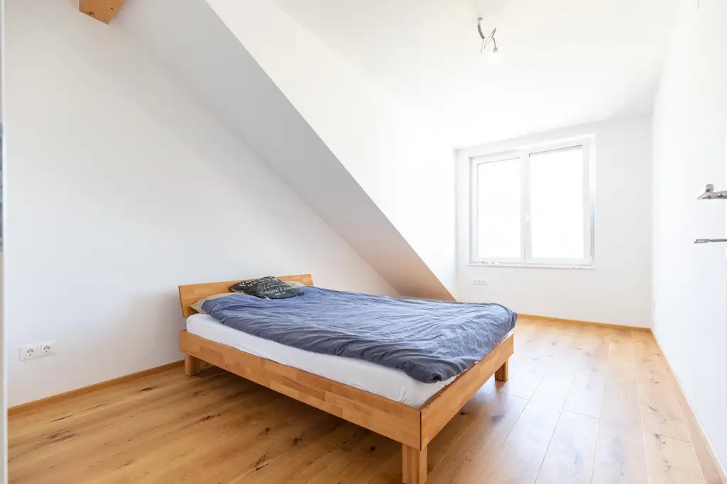 Modern Wohnen mit Balkon, Seeblick und Abstellplatz