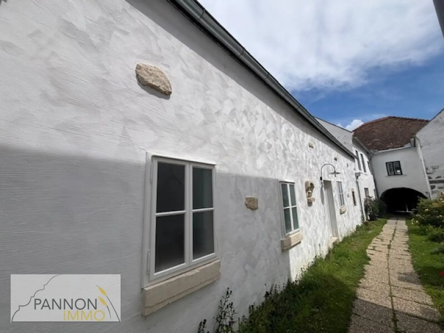 Breitenbrunn - historische (16.Jhd.), neu sanierte Wohnung samt Nebengebäuden und Garten im Ortszentrum