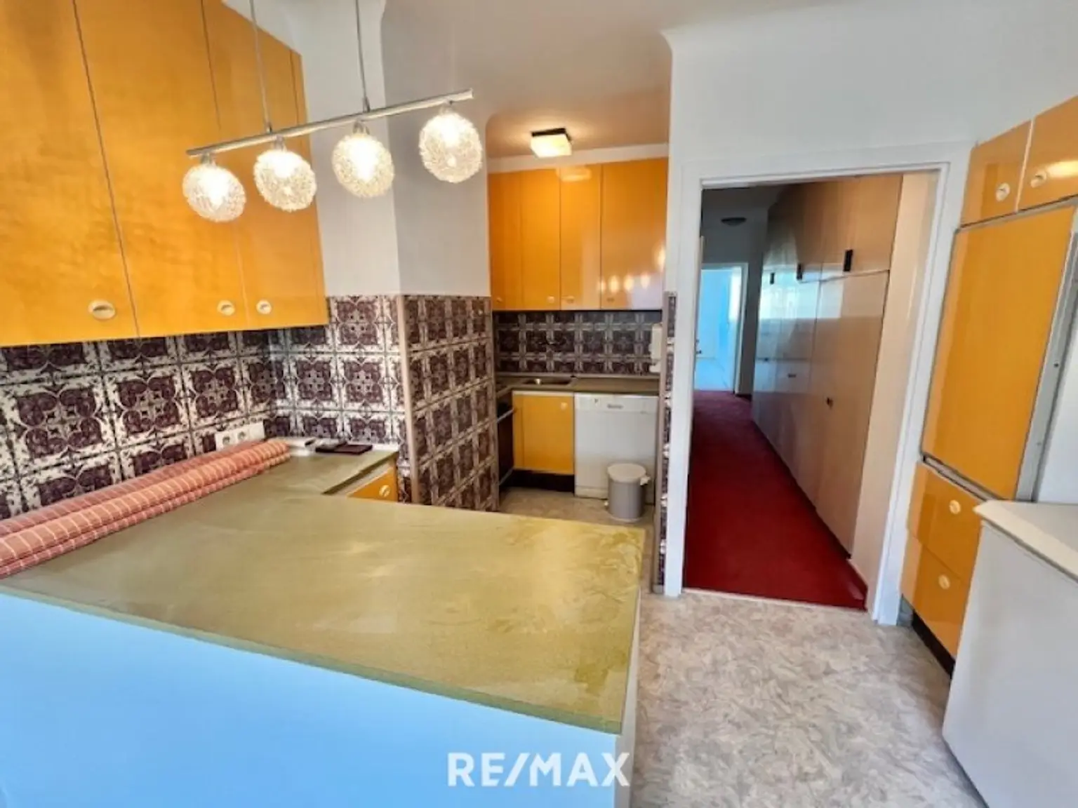 Küche, Blick zum Vorraum