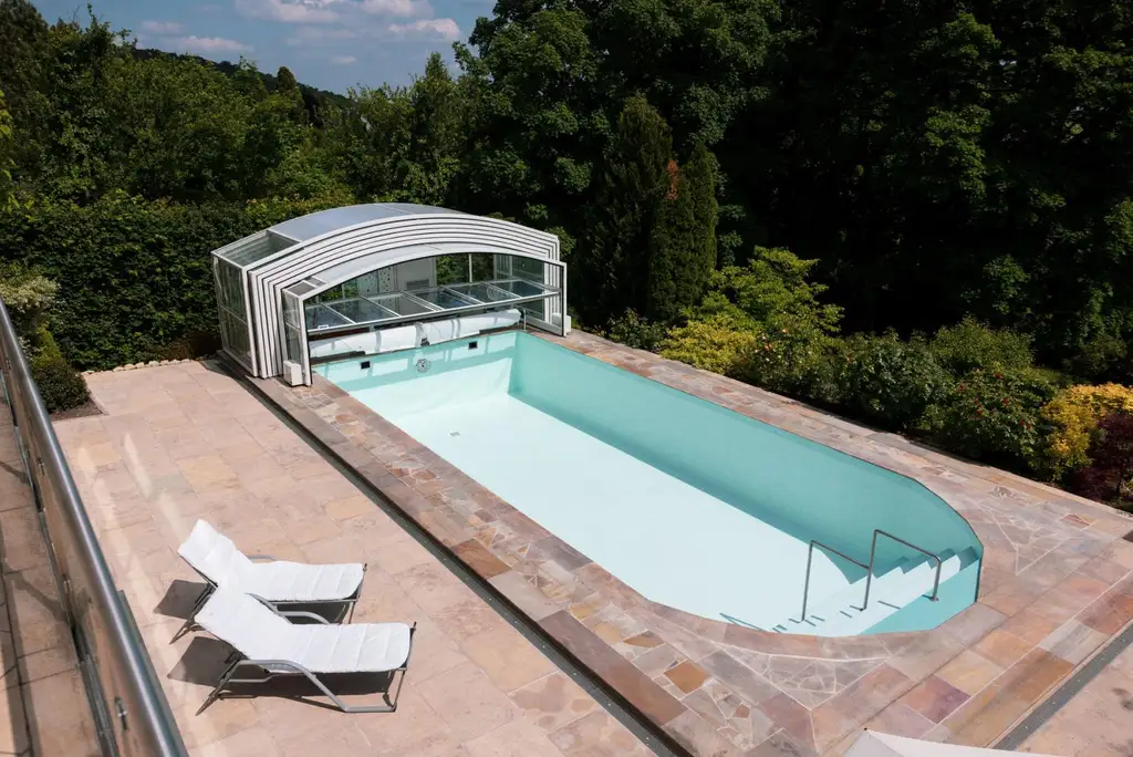 Luxuriöse Villa mit Panoramablick, Swimmingpool und großem Garten in Baden bei Wien