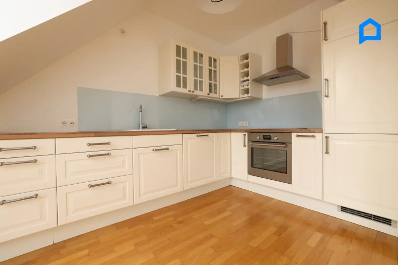 Großartige Dachgeschosswohnung mit 146 m² plus 21 m² Dachterrasse plus 8 m² Balkon, 4 Zimmer, KLIMA, großer Vorraum, Tiefgaragenplatz optional !