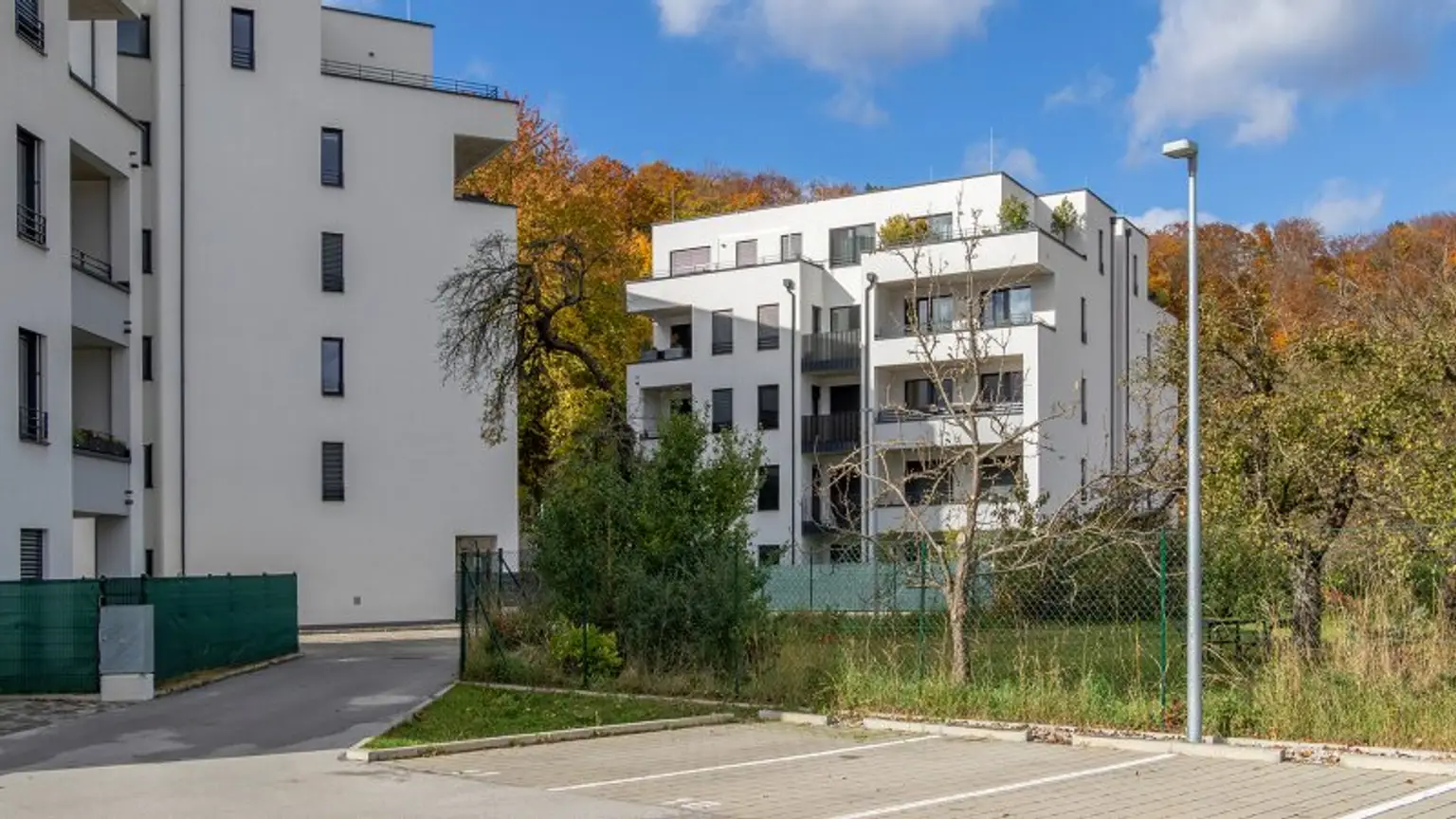 Moderne 3-Zimmer-Eigentumswohnung mit 2 Loggien & Lift! 90 m² Wohnfläche inkl. Küche & KFZ Stellplatz!