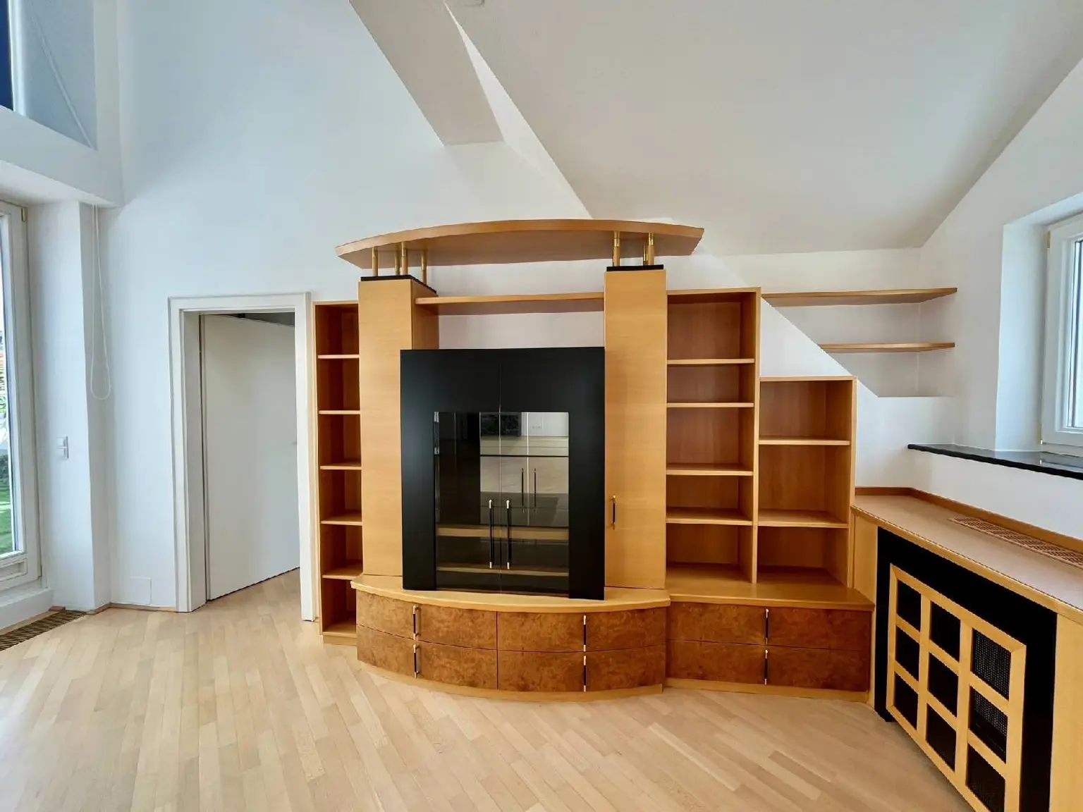 Extravagantes, kultiges 80 ties Retro Chic XXL Penthouse!
Miami Vice meets Raumschiff Enterprise