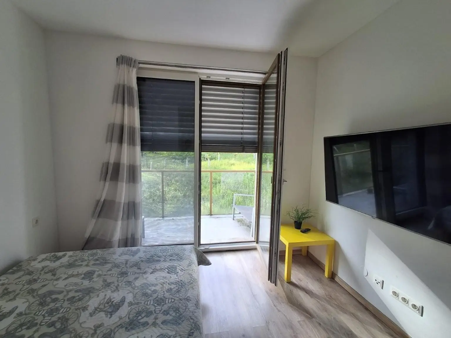 "Waldblick - Single-Balkonwohnung am Riederberg mit Parkplatz"