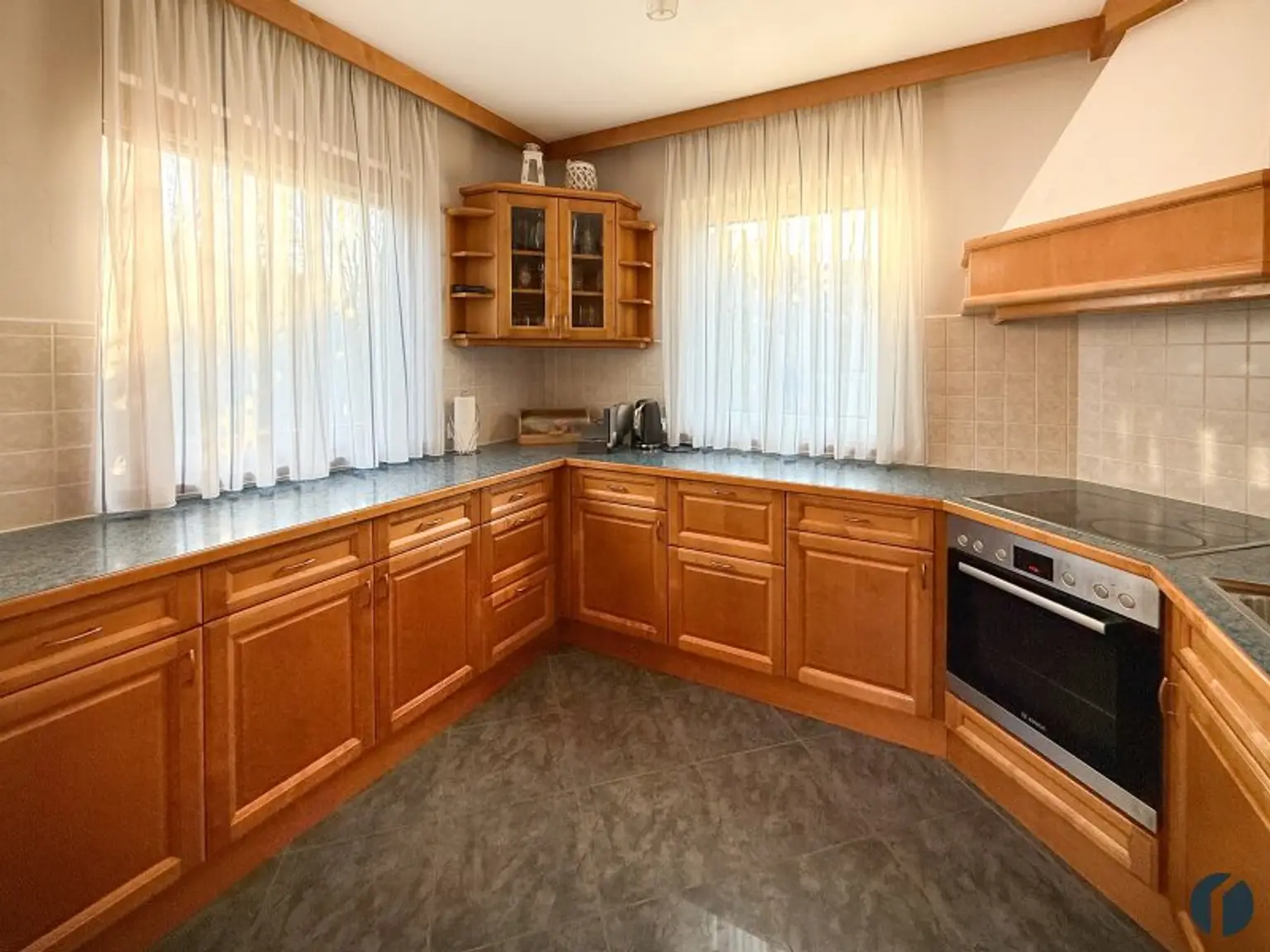 Gepflegtes Einfamilienhaus mit Pool und Wohlfühlgarten in ruhiger Lage von Tulln