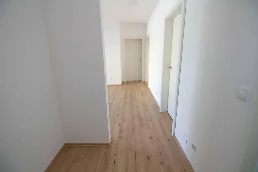 "Großzügige Doppelhaushälfte mit Terrasse und Garten zu mieten!"