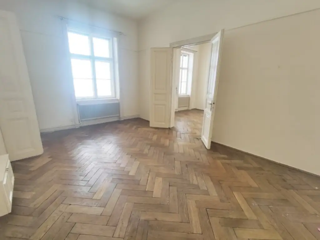 Hörlgasse! Großzügige Altbauwohnung zum selbst gestalten im 3. Liftstock in zentraler Citylage!
