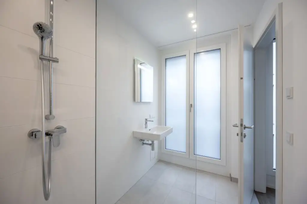 ++MOLLARD 50++ Exclusive 3-room apartment right in the heart of the city (3/3)