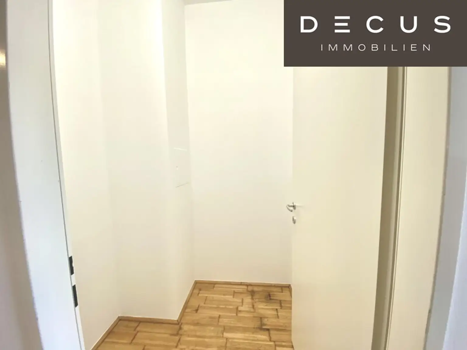 * AB DEZEMBER * 2 ZIMMER WOHNUNG * MIT BALKON * NÄHE HAUPTBAHNHOF UND KEPLERPLATZ * TOP INFRASTRUKTUR
