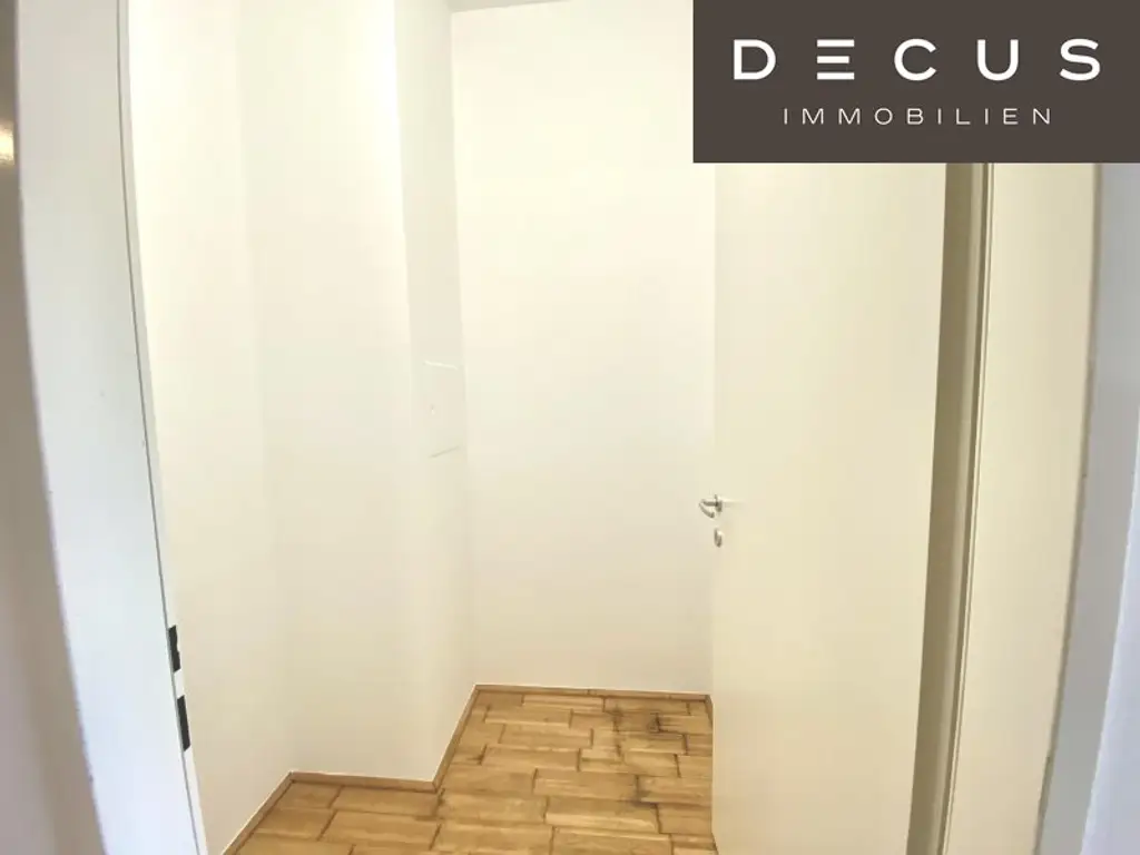 * AB DEZEMBER * 2 ZIMMER WOHNUNG * MIT BALKON * NÄHE HAUPTBAHNHOF UND KEPLERPLATZ * TOP INFRASTRUKTUR