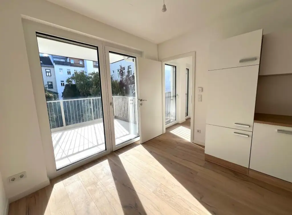 ERSTBEZUG! GEMÜTLICHE  2-ZIMMER-WOHNUNG MIT SÜD-WEST- BALKON