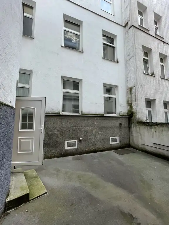 15 Innenhof