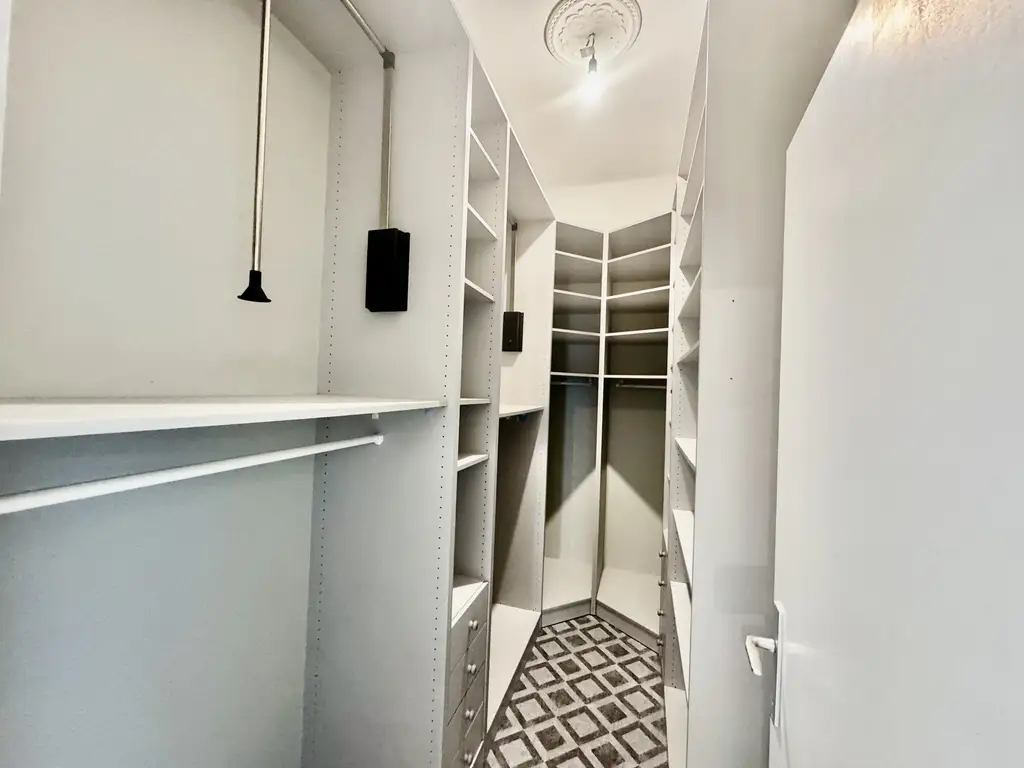 ALTBAUWOHNUNG NÄHE MARIAHILFER STRAßE - CHARMANTE;HELLE ALTBAUWOHNUNG - IDEAL FÜR WG ODER FAMILIE!