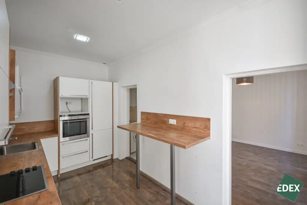 Charmante 5-Zimmer-Altbauwohnung nahe dem Schubertpark