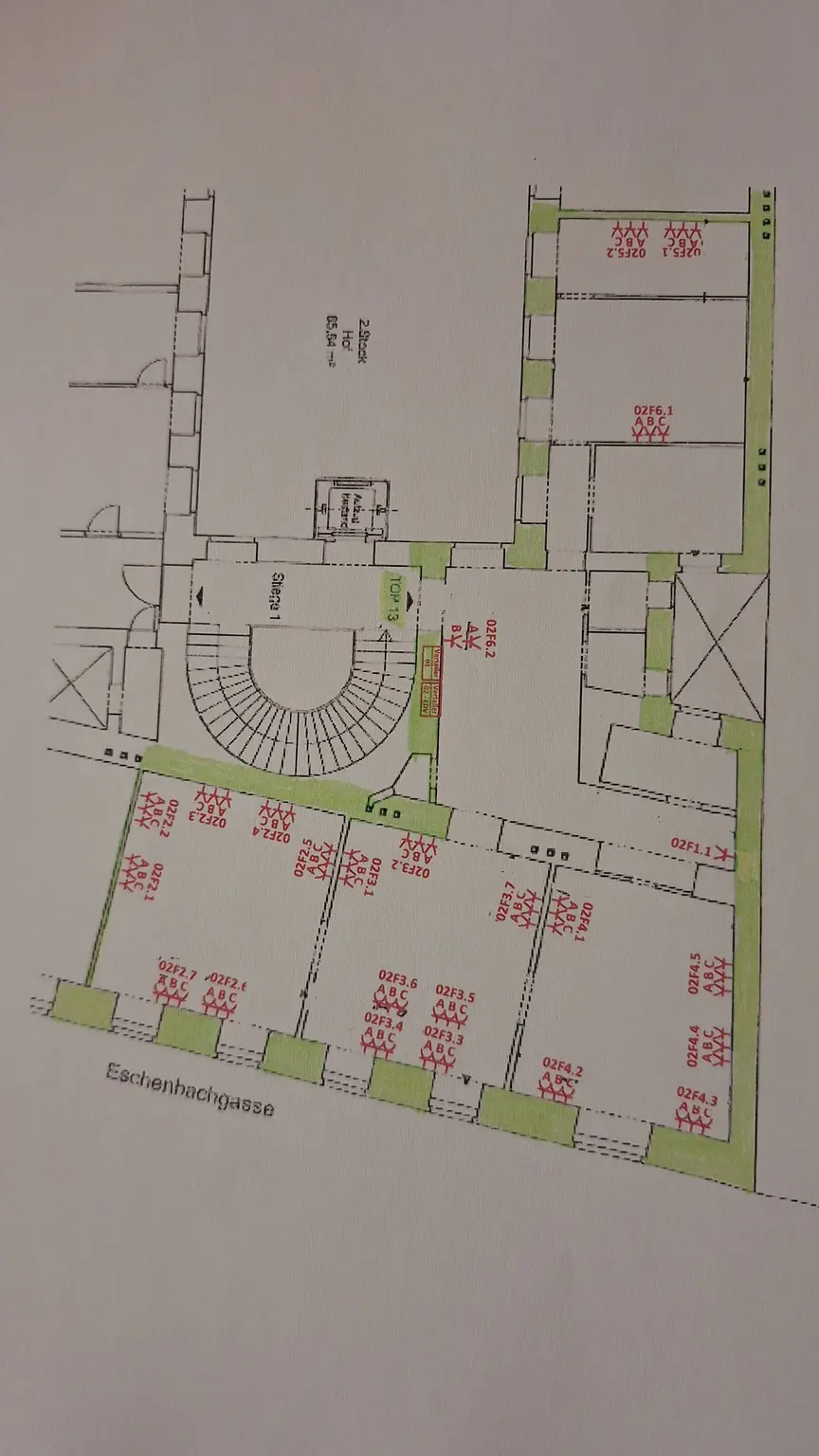 Elisabethstraße/Robert-Stolz-Park: Büroräumlichkeiten mit klassischen Altbau-Elementen - EDV-Verkabelung