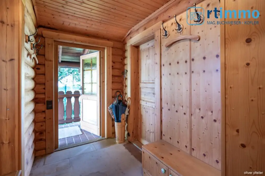 LIEBEVOLL GEPFLEGTES TRAUMHAUS AM SEE MIT KAMIN; SEETERRASSE, SOMMERHÄUSCHEN AM WASSERUND GARAGE