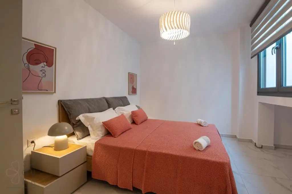 Exklusive Neubau-Maisonette in Polihrono – Drei Etagen moderner Luxus am Meer