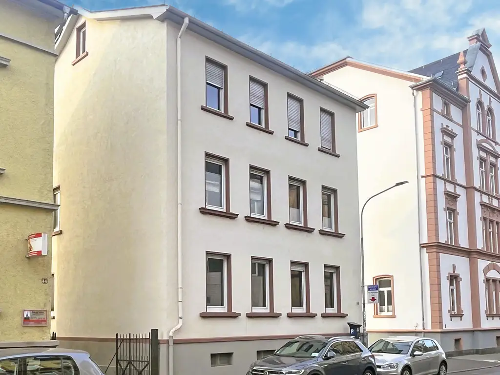 Voll vermietetes Mehrfamilienhaus in Gießens Innenstadtlage – solide Kapitalanlage mit Altbau-Charme