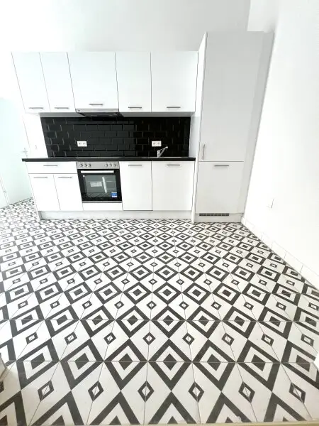 100m² Altbauwohnung: 3-Zimmer. 2 Bäder mit moderner Küche & Ausstattung