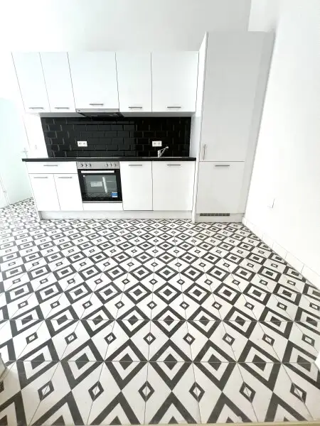 100m² Altbauwohnung: 3-Zimmer. 2 Bäder mit moderner Küche & Ausstattung