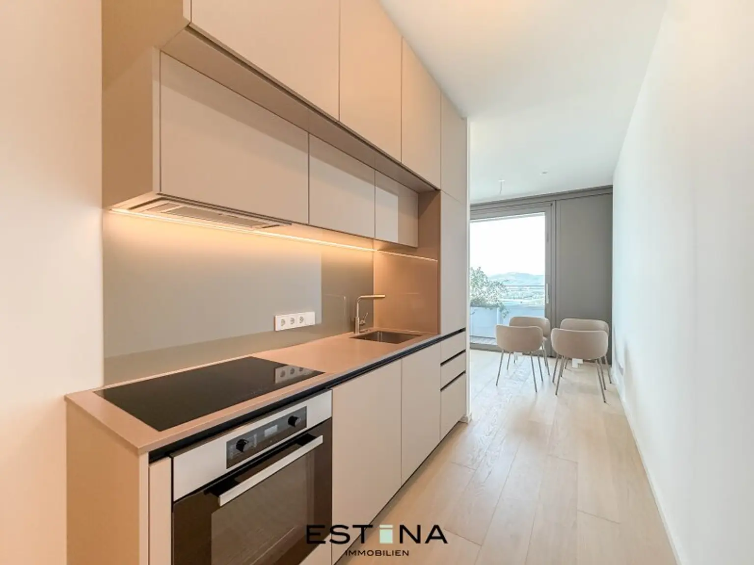 Voll möblierte Singlewohnung mit Concierge und Wellness - U1 Station