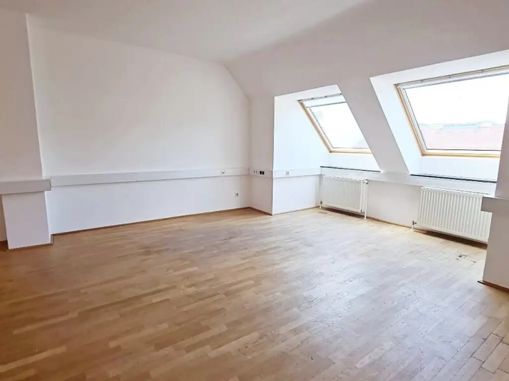 ZIEGLERGASSE bei FUZO Mariahilfer Straße, 141 m2 Bürofäche, 3 Zimmer, Serverraum, Küche, Klimaanlagen, Dachgeschoß