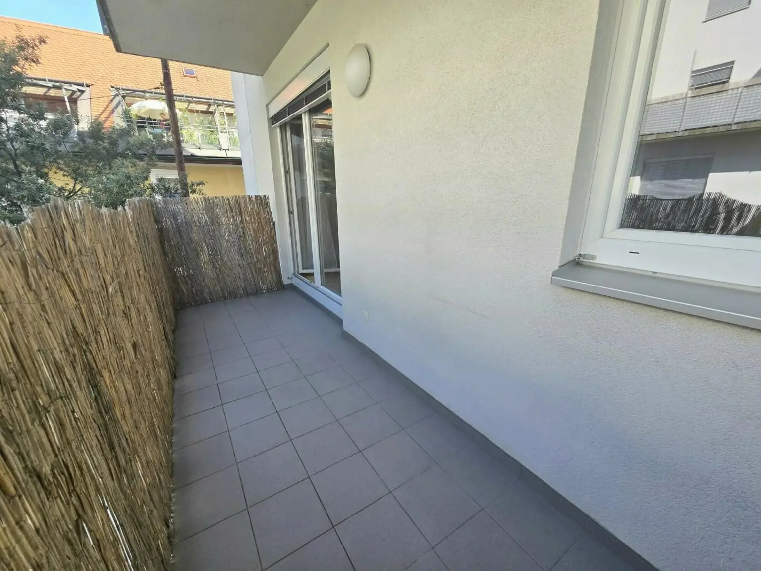 Schöne Zwei-Zimmer-Wohnung mit Balkon und ein Tiefgaragenstellplatz in ruhiger Lage!