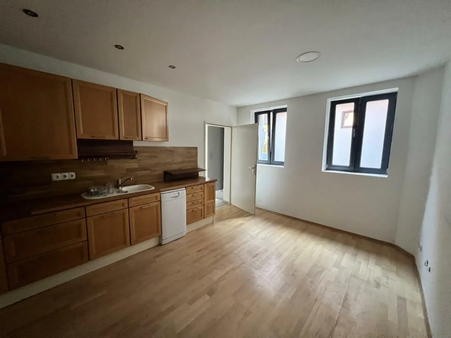 20221007_080350673_iOS